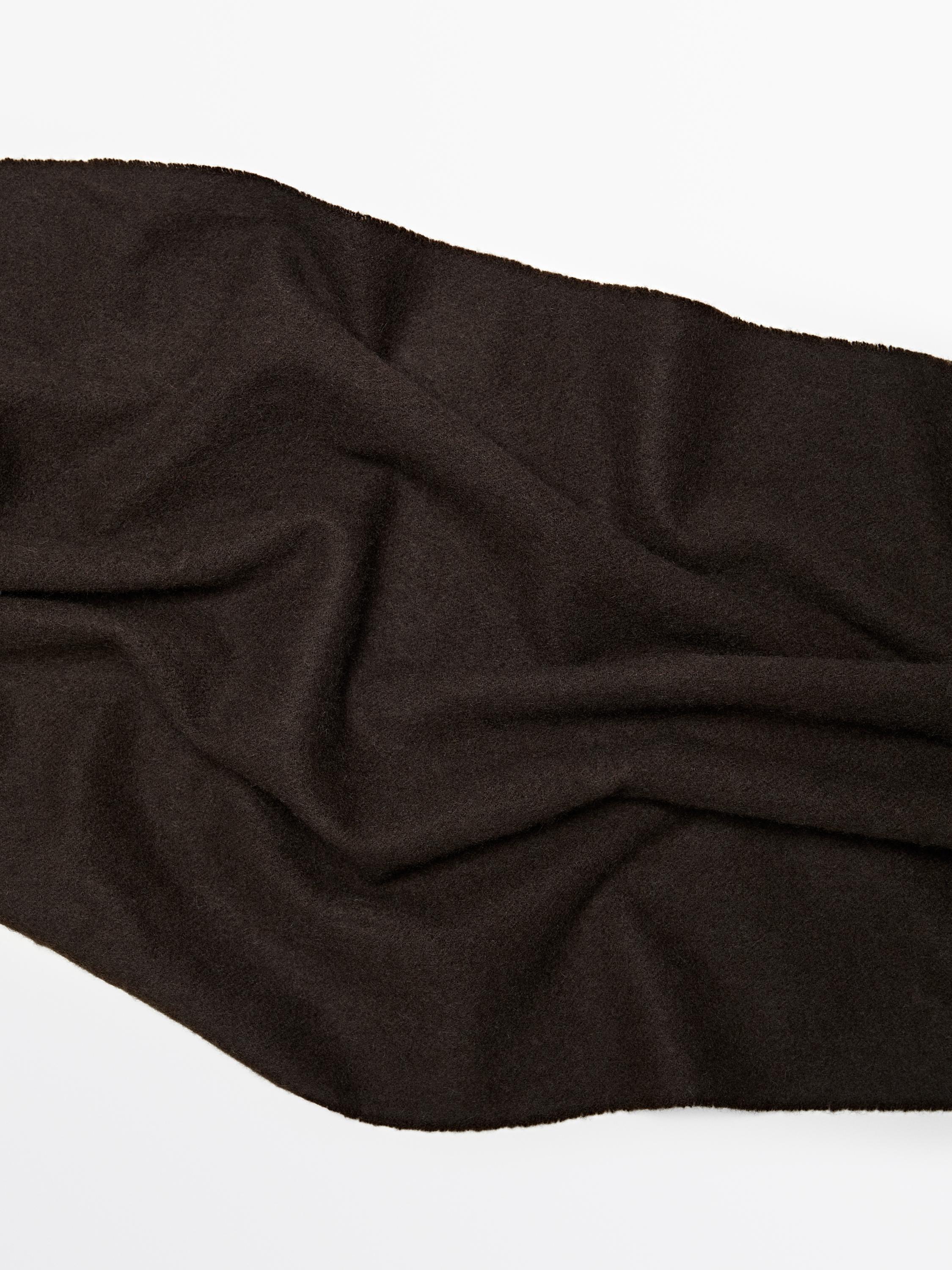 100% cashmere fringed scarf